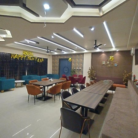 The Imperial Hotel And Convention Centre Kanpur Luaran gambar