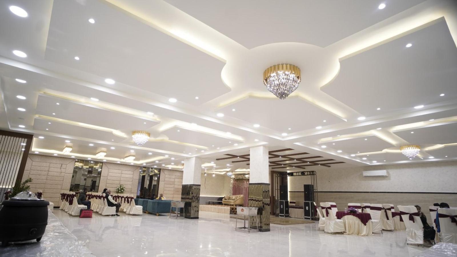 The Imperial Hotel And Convention Centre Kanpur Luaran gambar