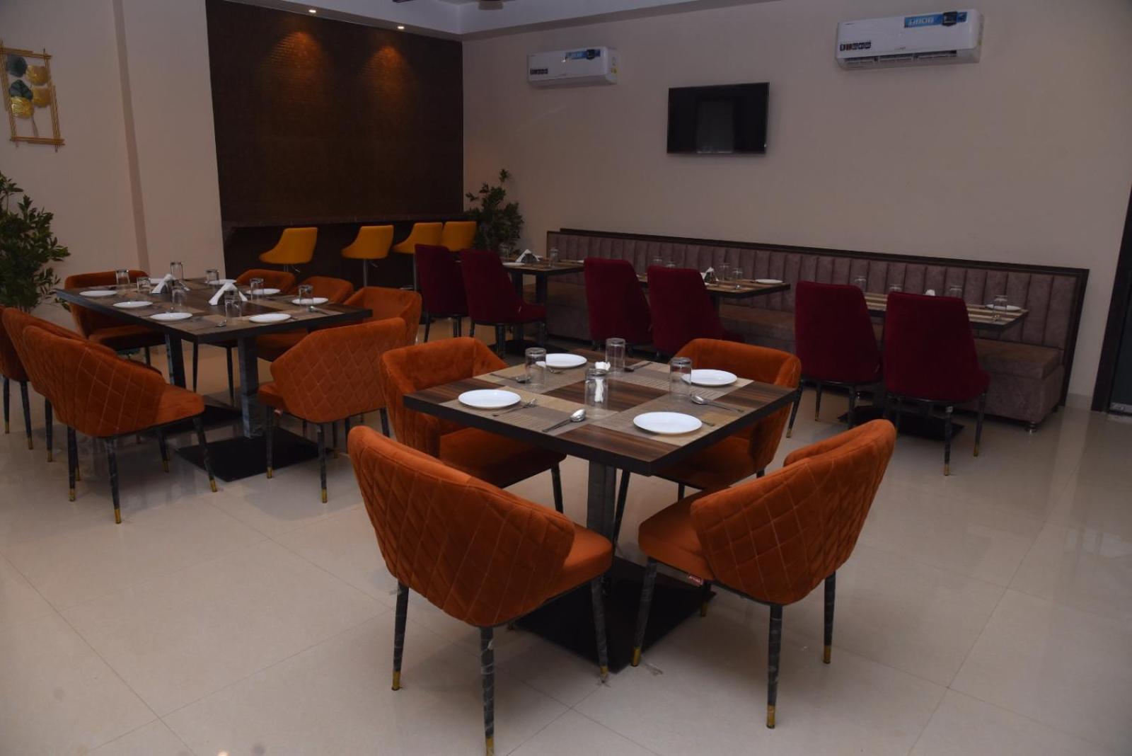 The Imperial Hotel And Convention Centre Kanpur Luaran gambar