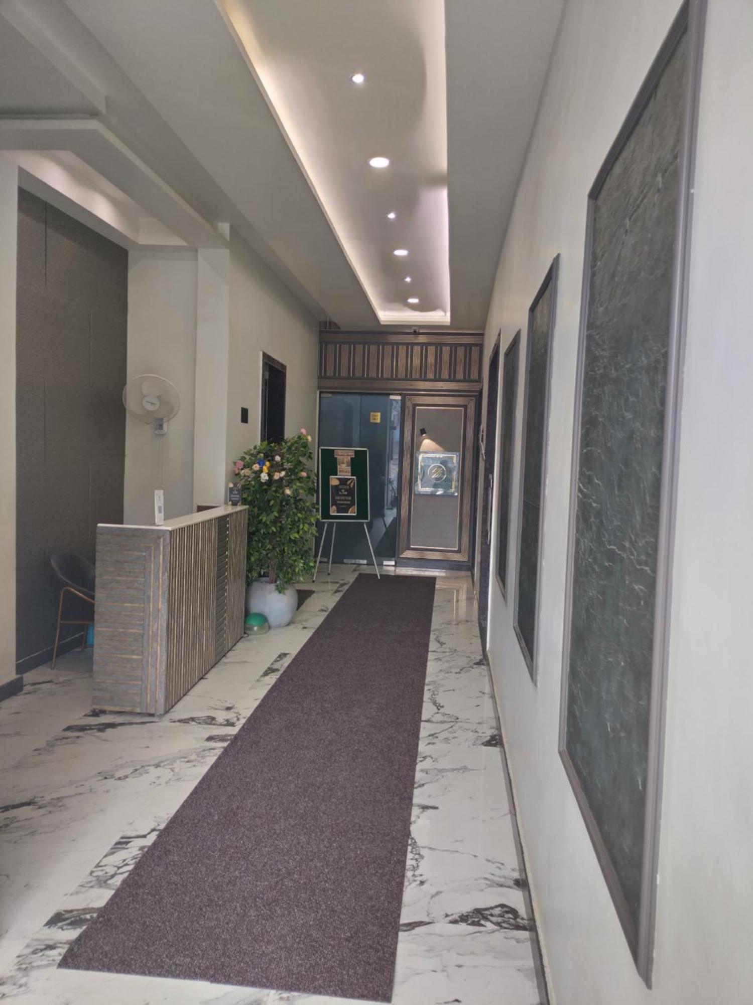 The Imperial Hotel And Convention Centre Kanpur Luaran gambar