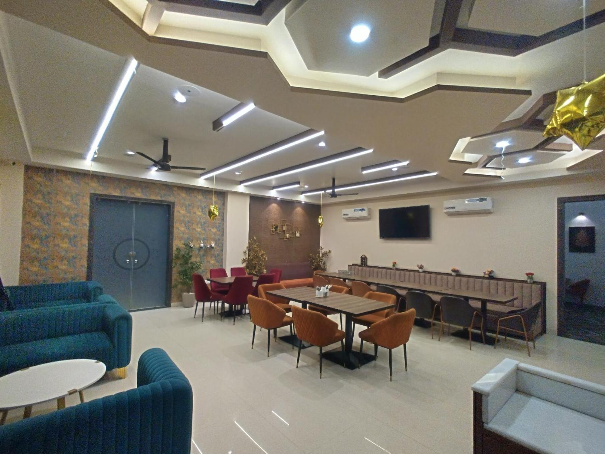 The Imperial Hotel And Convention Centre Kanpur Luaran gambar