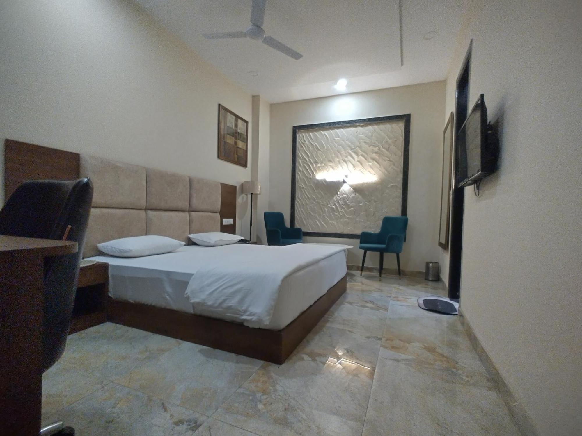 The Imperial Hotel And Convention Centre Kanpur Luaran gambar