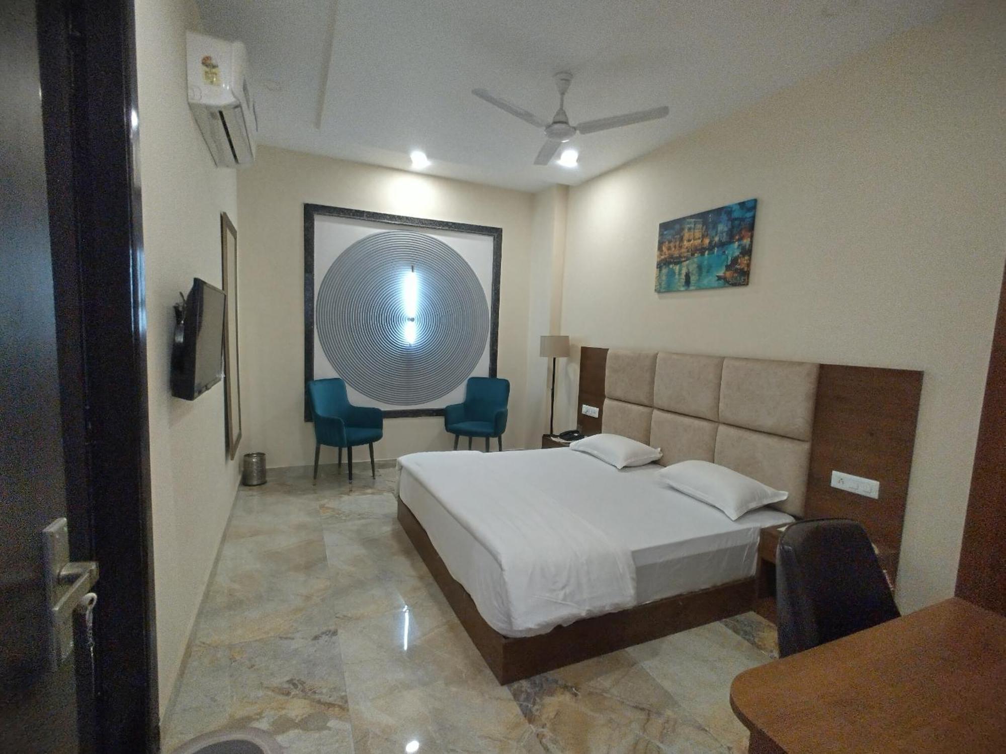 The Imperial Hotel And Convention Centre Kanpur Luaran gambar