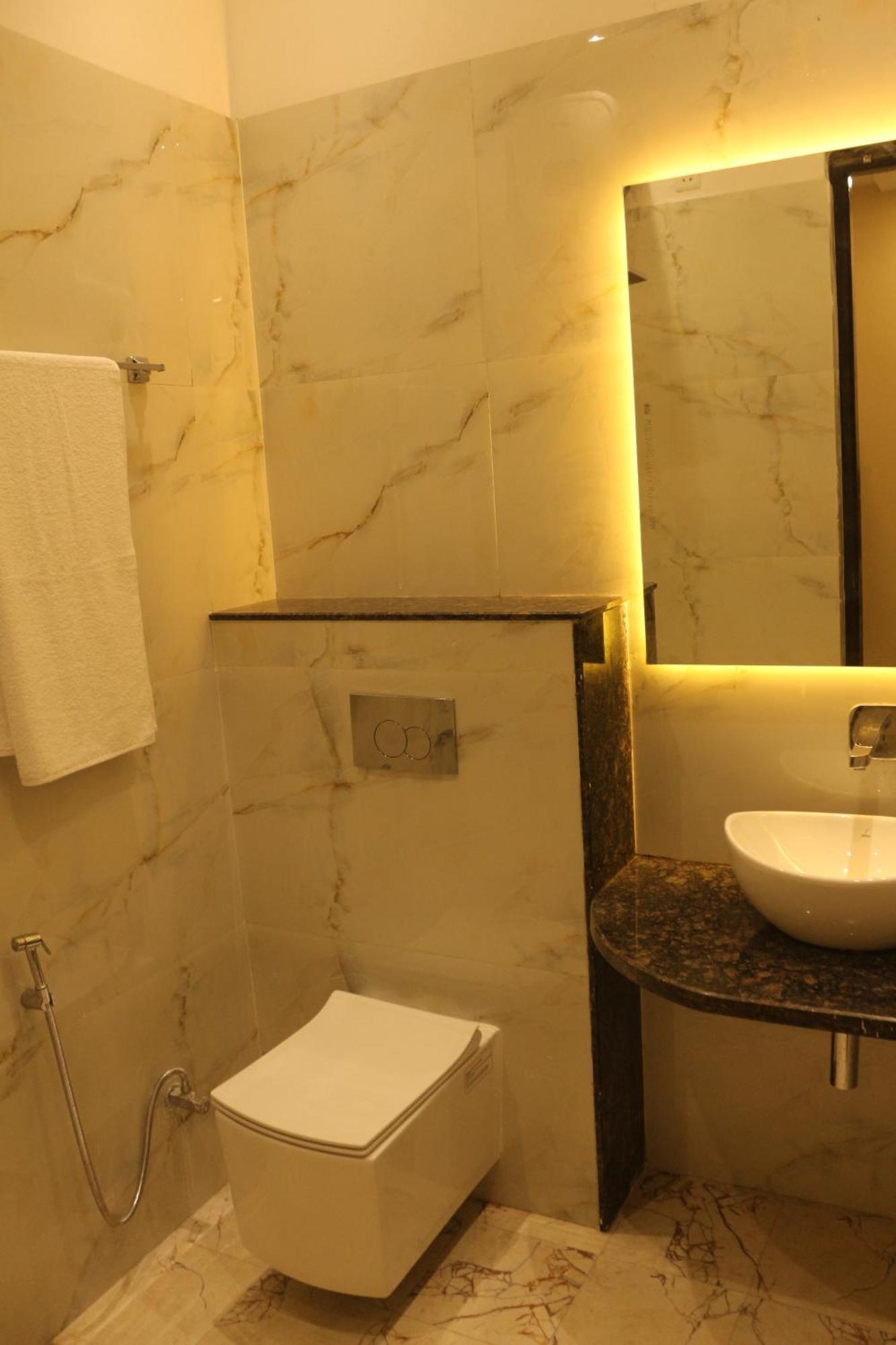 The Imperial Hotel And Convention Centre Kanpur Luaran gambar