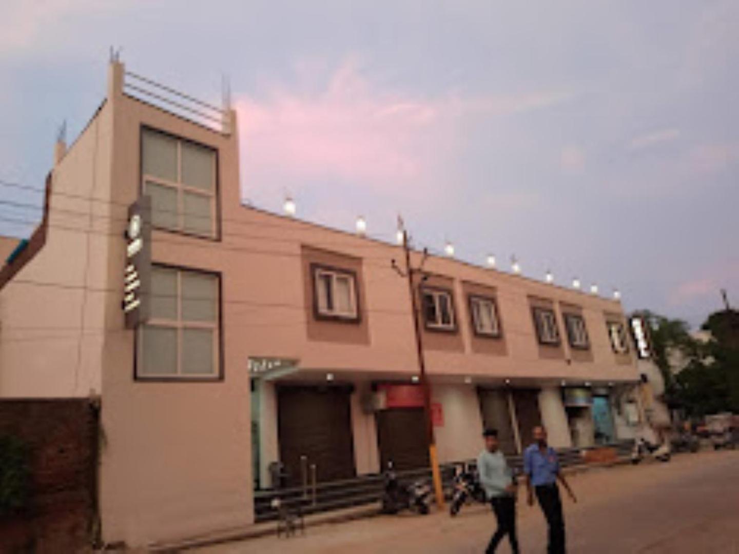 The Imperial Hotel And Convention Centre Kanpur Luaran gambar