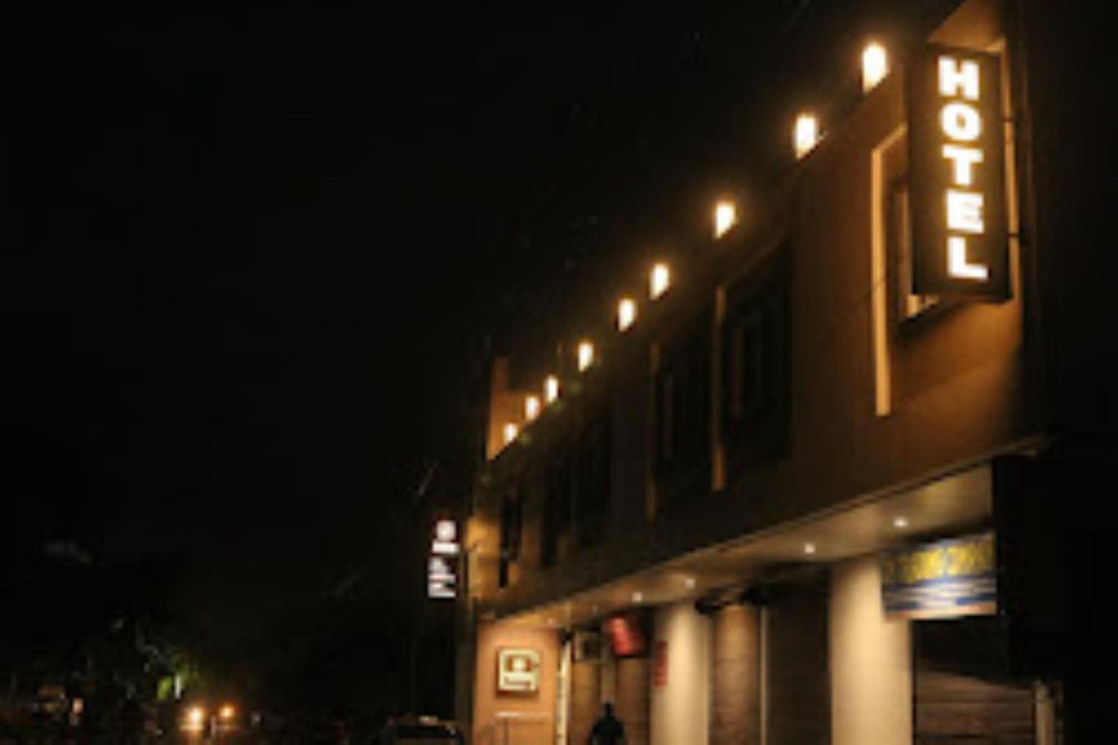 The Imperial Hotel And Convention Centre Kanpur Luaran gambar